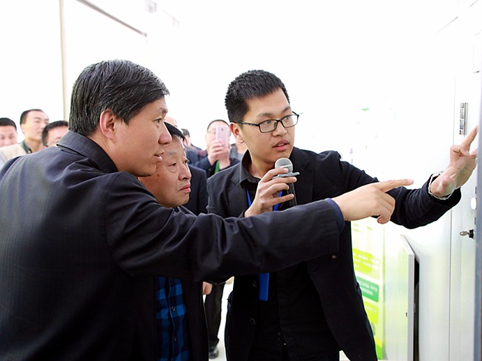 1492772945883617rLnT.jpg 鎮(zhèn)安董事長(zhǎng)2.jpg