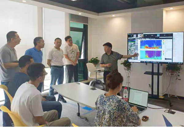 16272720478397768AxO.png 熊良虎指導(dǎo)秦創(chuàng)原2_副本.png