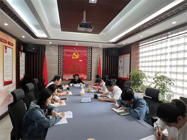 16849852855573635I4h.png 陜西環(huán)保集團(tuán)領(lǐng)導(dǎo)到投資公司進(jìn)行習(xí)近平新時(shí)代中國特色社會主義思想主題教育宣講.png